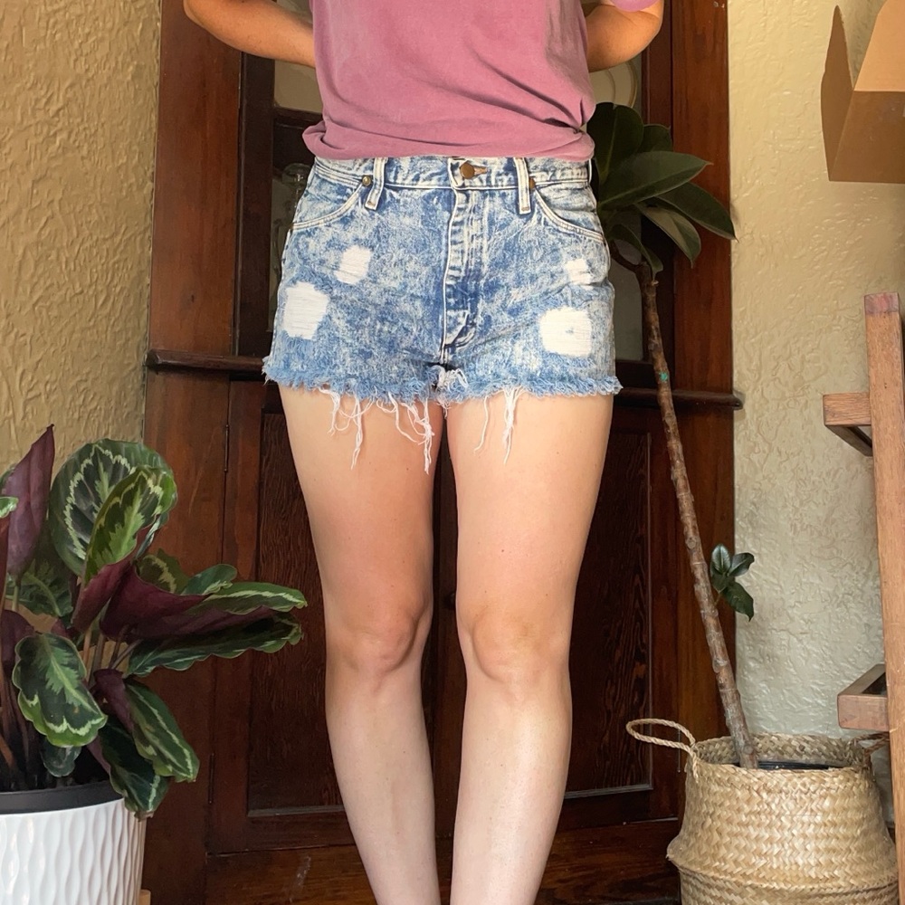 Vintage 80s 90s acid washed distressed cut off denim shorts size 27 - Picture 3 of 9